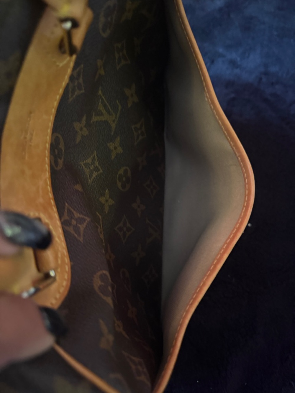 Louis Vuitton Monogram Satchel/Crossbody - Picture 12 of 16